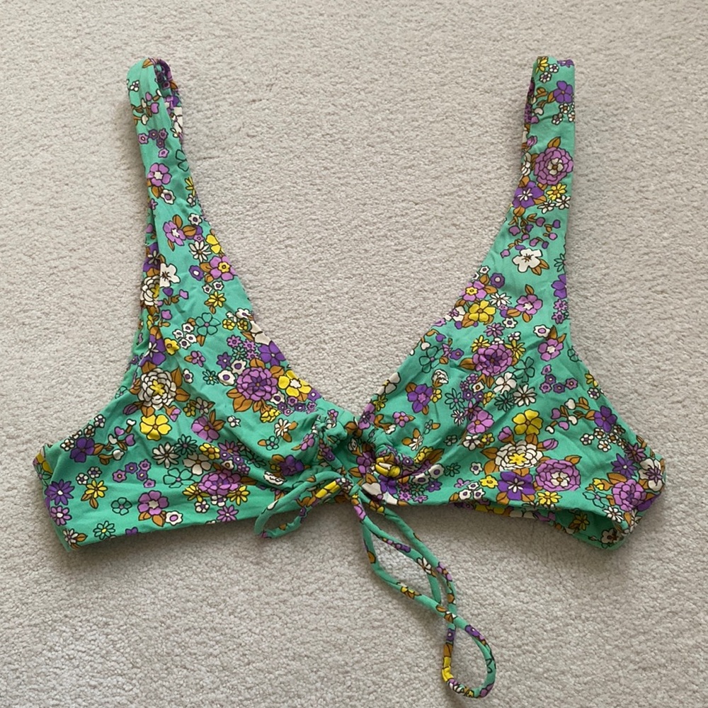 Super cute adjustable keyhole bathing suit top